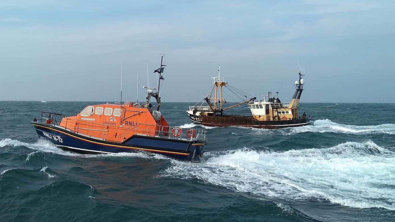 Read more about the article 4 redningsbåde og en helikopter var med i vellykket redningsaktion i Det Irske Hav