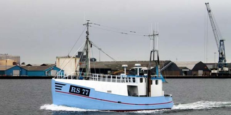 Når havet ikke vil slippe èn  Foto: skipper Lars Petersen fra Bønnerup Strand med sin nye 20 tons kutter - OleP