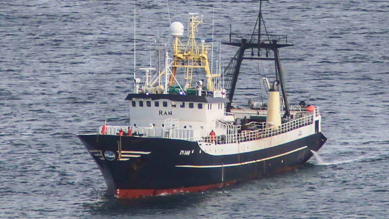 Read more about the article Færøernes ældste trawler takker af