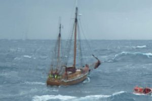 Havets Sikkerhedsfolk får »Bravo Zulu« efter redningsaktion  Foto: Fra tirsdagens redningsaktion ud for Norge - Esvagt