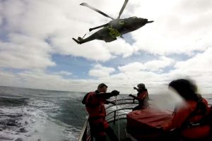 Helikopterøvelse første pinsedag.  Foto: Redningsøvelse ud for Hvide Sande Havn - Fotograf: Søren Lomme