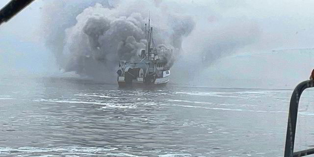 Den norske rejetrawler sank kort efter - Foto: RS «Elias»/Redningsselskapet