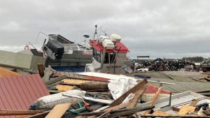 Men også i Rødvig var det også et sørgeligt syn der mødte Havnens brugere, efter to dage med forhøjet vandstand, kulminerende med kraftige vindstød af både storm- og orkanstyrke. foto: DR