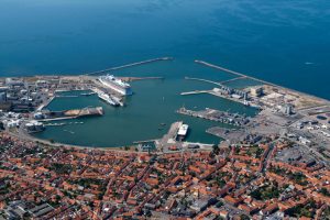 Danske Havne ser frem til at se den nye lovgivning implementeret og håber på en udvidelse af forbuddet til hele Østersøen, hvilket vil skabe en mere omfattende beskyttelse af vores havmiljø. foto: Rønne Havn