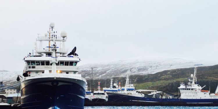 Færøsk fiskeri skabte store værdier i 2015  foto: Flåden i Runavík - EJ