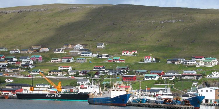 Færøerne: En meget brugt fangstmetode giver gode landinger af sej. foto: Runavik havn