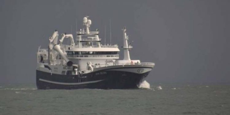 Nordatlanten -  Forhandlingerne om blåhvilling og sild er stoppet  Arkivfoto: HG 264 »Ruth« ankommer til havnen i Skagen med ca. 3.300 tons blåhvilling til FF Skagen  Fotograf: Henning Hansen