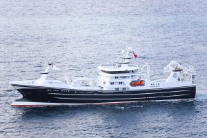 Færøerne: Ny stor pelagisk trawler lander sin første fangst af makrel i Færøerne. foto: Ruth