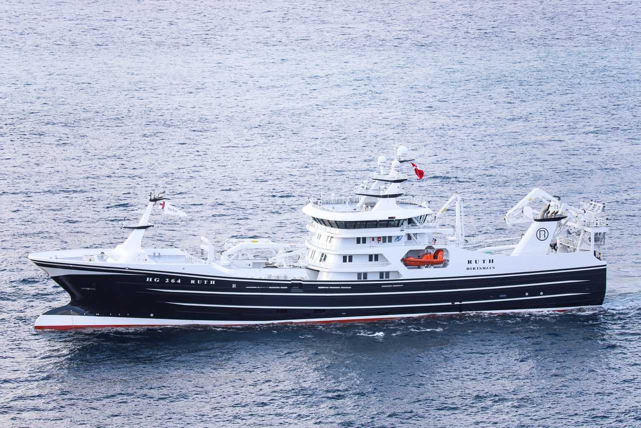 Read more about the article Færøerne: Ny stor pelagisk trawler lander sin første fangst af makrel i Færøerne.