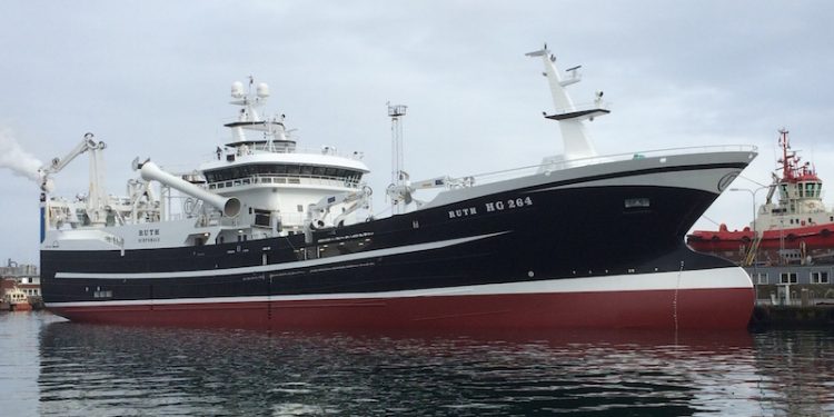 Danske Ruth landede 600 tons makrel til Faroe Pelagic i Kollejord