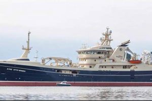 Danmarks største trawler ankommer til Skagen. Foto: S 349 »Gitte Henning«