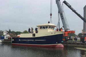 Bredgaard Bådeværft søsætter Danmarks største glasfiberkutter  Foto: S45 Sønderstrand søsættes ved Bredgaard Baadeværft Aps i Sakskøbing - Bredgaard Baadeværft