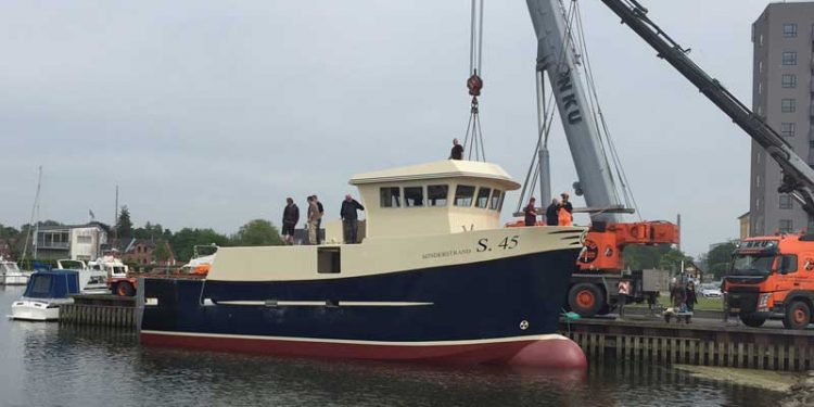 Bredgaard Bådeværft søsætter Danmarks største glasfiberkutter  Foto: S45 Sønderstrand søsættes ved Bredgaard Baadeværft Aps i Sakskøbing - Bredgaard Baadeværft