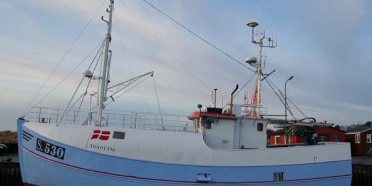 Garnbåd fra Aalbæk får monteret tidsbesparende opreder. Foto: S 530 Yokotani  nymalet og forlænget med 2 meter