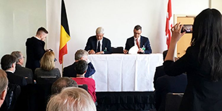 Royalt besøg markeres med underskrift af samarbejdsaftale   Foto: Fra underskriften af samarbejdsaftalen mellem Zeebrugge og Hirtshals Havn