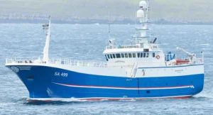 Fryselineskibet Sandshavið landede en last på 134 tons frossen fisk. Hovedparten af fangsten bestod af torsk og kuller, som er fisket under Island, hvor skibet har haft et stabilt fiskeri på turen. foto: kiran J