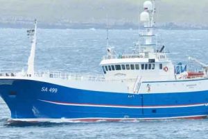 Fryselineskibet Sandshavið landede en last på 134 tons frossen fisk. Hovedparten af fangsten bestod af torsk og kuller, som er fisket under Island, hvor skibet har haft et stabilt fiskeri på turen. foto: kiran J