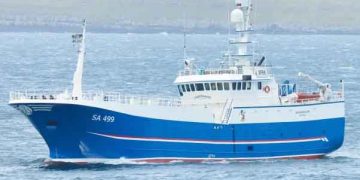 Fryselineskibet Sandshavið landede en last på 134 tons frossen fisk. Hovedparten af fangsten bestod af torsk og kuller, som er fisket under Island, hvor skibet har haft et stabilt fiskeri på turen. foto: kiran J