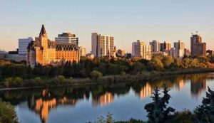 Norske og canadiske forskere arbejder sammen om et nyt projekt, der har til formål at styrke den lokale fødevaresikkerhed og skabe flere job i arktiske egne ved at fokusere på lokale råvarer og værditilvækst i regionen. foto: Saskatoon