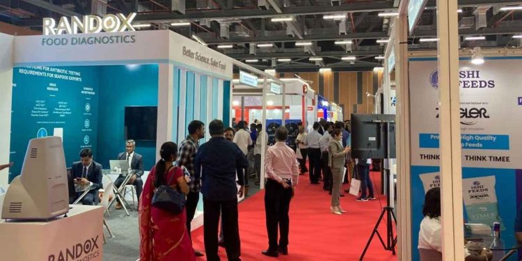 Med over 150 udstillere, tekniske seminarer, smagsdemonstrationer og en intens international B2B-platform har Indien satset stort på både akvakultur og eksport i den netop afholdte Seafood Expo Bharat 2025 – der er landets første store fagmesse udelukkende dedikeret til akvakultur, forarbejdning og eksport af fisk og skaldyr. foto: undercurrent news