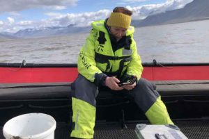 Et nyt studie giver vigtige baseline-data, men forskerne peger samtidig på, at varmere vand og forurening kan øge risikoen for udvikling af »superbakterier« i højarktiske fjorde. foto: Nadja Junghardt Universitet Bergen