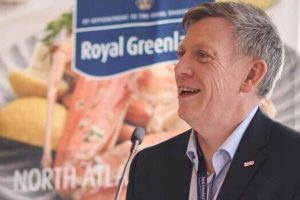 »Simon har spillet en central rolle i at lede Quin-Sea Fisheries Ltd gennem ejerskabsoverdragelsen, navigere i udfordringerne under COVID-19 og ustabile markeder samt hjælpe med at fordoble indtaget af snekrabbe. Vi takker ham for hans betydelige bidrag og ønsker ham alt godt i hans fremtidige karriere,« siger Preben Sunke, CEO for Royal Greenland. foto: privat linkedin