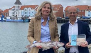 Føtex udvider fra i dag sortimentet af fisk med en ny serie af varer fra Skagenfood, der fremover giver kunderne endnu flere muligheder, når der skal vælges fisk til de danske hjemmekøkkener.   foto: Skagenfood