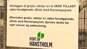 Skilt ved trailerpladsen Hanstholm Havn 