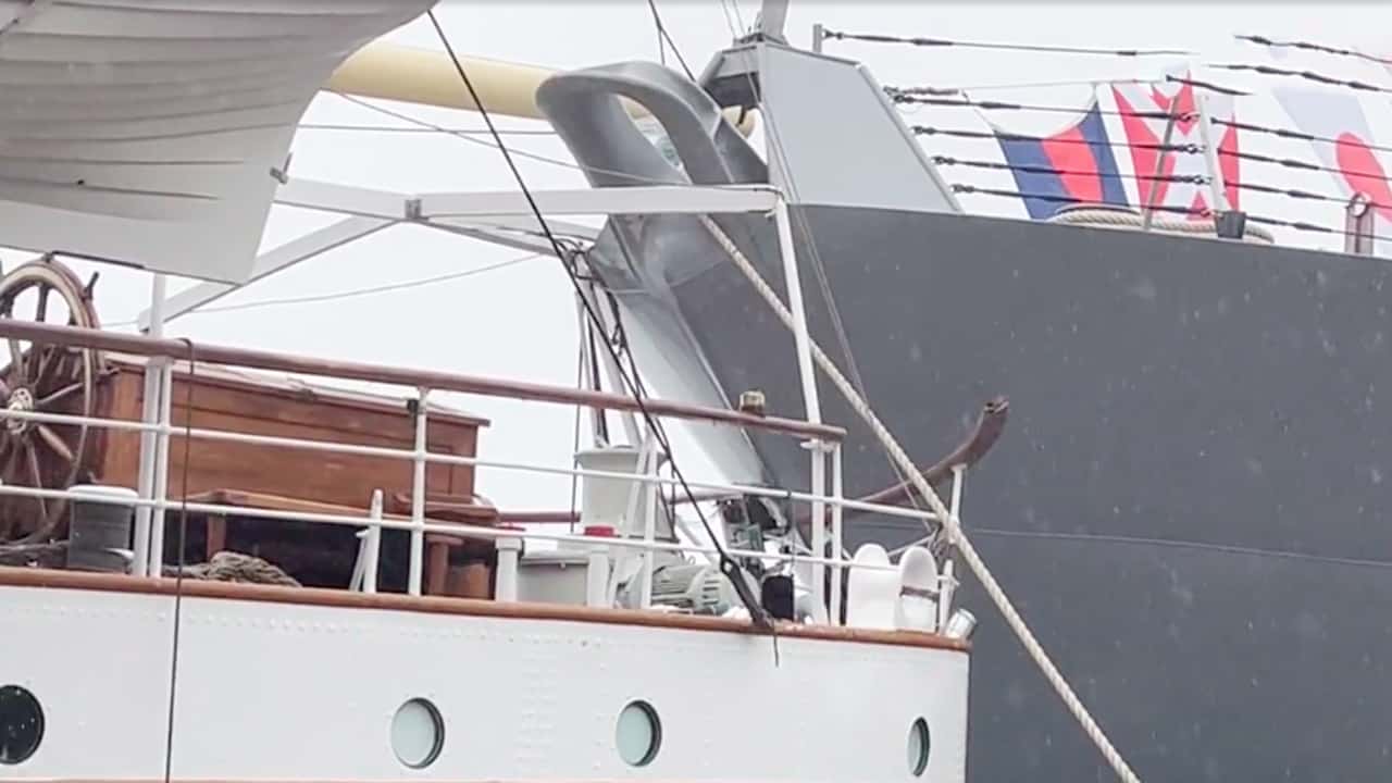 Read more about the article Video: Dansk skoleskib kolliderer med amerikansk krigsskib
