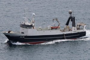 Det har partrawlerne Fulgberg og Skoraberg der i sidste uge kunne lande en last på 240 tons guldlaks i Haaroysundet, i det sydlige Norge. foto: Kiran J