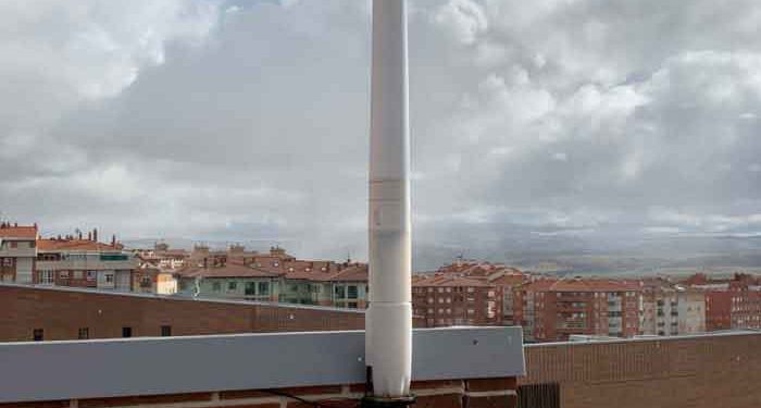 Det er det store spørgsmål, om vindmøllen uden vinger, der lydløse og fuglevenlige, udfordrer de traditionelle danske møllekæmper. Men de nye Vortex møller åbner også muligheden for at tænke vindenergi ind på en ny og anderledes måde i vores energiforsyning. foto: Vortex