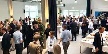 Søfartsstyrelsen markerede i dag et historisk skifte med indvielsen af sit nye hovedkontor ved Korsørs havnefront. Medarbejdere, samarbejdspartnere og lokale gæster var samlet for at fejre åbningen, hvor styrelsens direktør, Brian Adrian Wessel, understregede, at de nye rammer både styrker myndigheden fysisk og symbolsk. foto: Søfartsstyrelsen