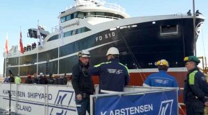 Det færøske fiskeriselskab Framherjis nye trawler »Lerkur« er søsat ved Karstensens Skibsværfts afdeling i Polen og skal nu bugseres til Skagen, hvor skibet færdiggøres inden levering sker senere i år. - foto: Framherja