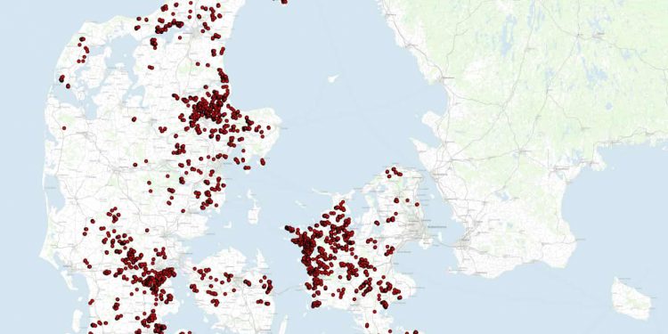 Det har Landbrugsstyrelsen i samarbejde med Avisen Danmark fået lavet et oversigtskort, som viser hvilke steder i landet der i 2021 blev anvendt spildevandsslam med PFAS som gødning. foto: Landbrugsstyrelsen