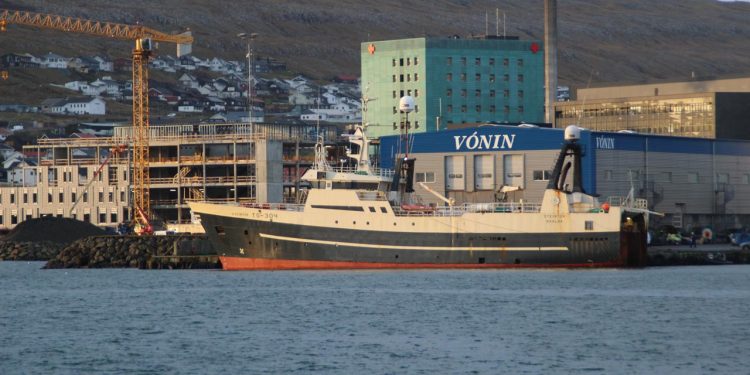Færøerne: Partrawlerne lander og i Hvalba