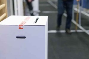 Tirsdag 24. marts 2026 går danskerne til stemmeurnerne ved folketingsvalget. Også fiskere kan naturligvis stemme, enten på valgdagen eller ved at brevstemme, hvis man er på havet. arkivfoto