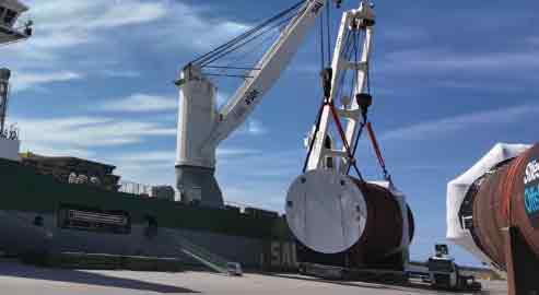 Komponenterne er produceret hos Welcon i Give og sejles herfra til Spanien, hvor de skal forarbejdes og males. Senere samles fundamentet på en anden havn, inden det søsættes og installeres med en gigantisk 15 MW havvindmølle.  foto: HvideSandeHavn