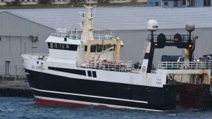I Klaksvík var der travlhed hos Kósin, hvor både **Polarhav** og **Stjørnan** lagde til med en samlet last på 240 tons guldlaks. foto: jn Fiskur.fo