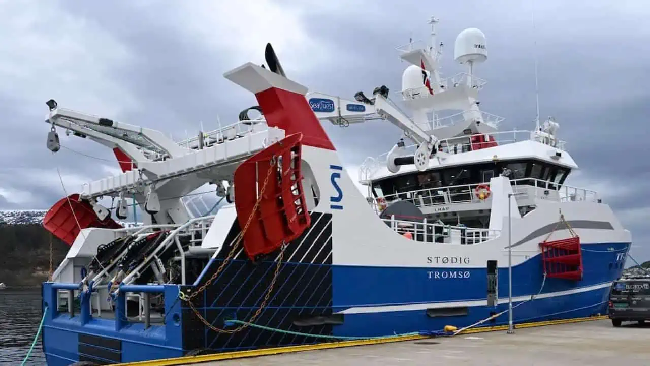 Ny norsk kombineret trawler, not og krabbe-fartøj, sætter kursen nordpå foto: OddKristianDahle