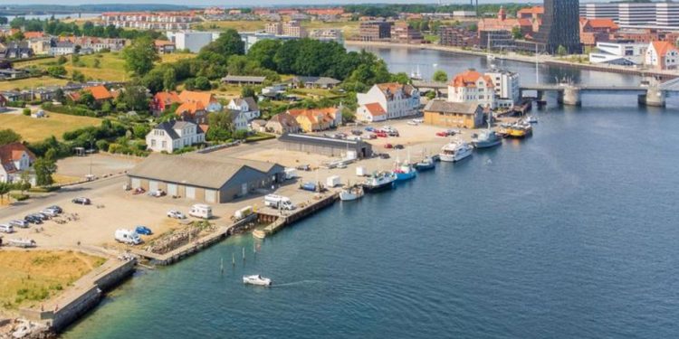 Sønderborg Kommune har indgået en frivillig fraflytningsaftale med erhvervsfiskerne på Sundgade i Sønderborg, så de kan benytte havneområdet frem til midten af 2026. foto: Sønderborg Kommune