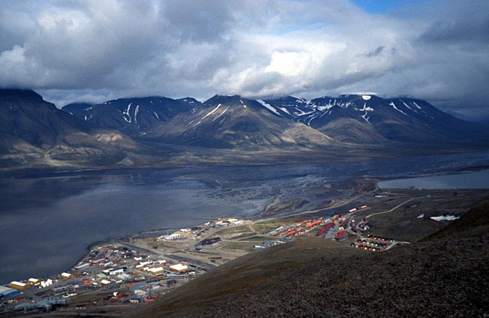 Siden etableringen af ​​fiskeribeskyttelseszonen på 200 sømil omkring Svalbard tilbage i 1977, har Norge tildelt kvoter til tredjelande baseret på historiske fangster