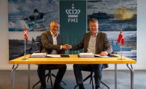 »Det er et stort teknologisk fremskridt. Vi får en langt bedre mulighed for at følge, hvad der sker til søs – og data kan også bruges i flere domæner. Vi er meget tilfredse med anskaffelsen,« siger oberst Klaus Qvist, chef for Luftdivisionen i Forsvarsministeriets Materiel- og Indkøbsstyrelse.  foto: FMI