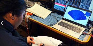 Her arbejder DTU Aqua med en ny og mere systematisk metode til at udvikle trawl og selektionsløsninger. I stedet for den klassiske »test-og-fejl«, hvor man ændrer lidt på trawlet og håber på et bedre resultat, forsøger forskerne nu at udvikle redskaber ud fra målinger og konkrete data. foto: DTU Junita Karlsen