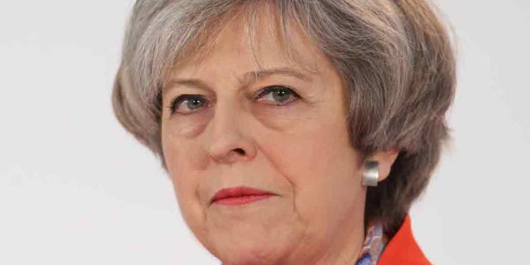 Britiske May er en »Survivor Foto: den britiske premierminister Theresa May overledede mistillidserklæringen i Underhuset i går - Fiskerforum.dk