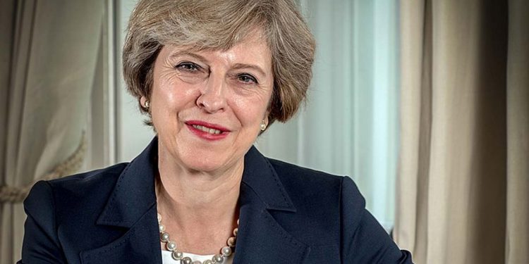 May viser mulig vilje til at forlænge Brexit-overgangen. Foto: Den britiske premierminister Theresa May - Wikipedia