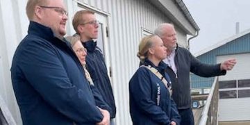 Under et besøg i Hvide Sande fik Venstres folketingskandidat Trine Jepsen et indblik i fiskeriets hverdag, udfordringer med bureaukrati og behovet for politisk opbakning til fødevareerhvervene langs Vestkysten. foto: FiskerForum.dk