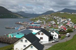 Færøerne har en lang tradition for linefiskeri, en metode, der betragtes som en af de mest skånsomme og bæredygtige fiskermetoder. toftir - wikip
