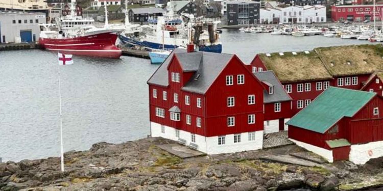 Skibet returnerede til Færøerne og landede i denne uge en last på hele 233 tons frossen fisk i Tórshavn, hvor størstedelen af fangsten bestod af den eftertragtede lange. foto: Niels Skipper