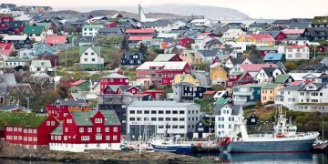 I Tórshavn landede partrawlerne Vesturbúgvin og Eysturbúgvin i sidste uge en last på 210.000 pund, hvoraf det meste var sej foto: Thorshavn Wikip