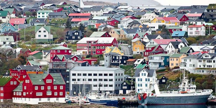 Garnfiskeri er en traditionel og effektiv fangstmetode, som bliver praktiseret rundt omkring Færøerne. Denne metode anvendes især til fangst af bundfisk som hellefisk, der er en værdifuld ressource for de færøske fiskere. Torshavn - wikip